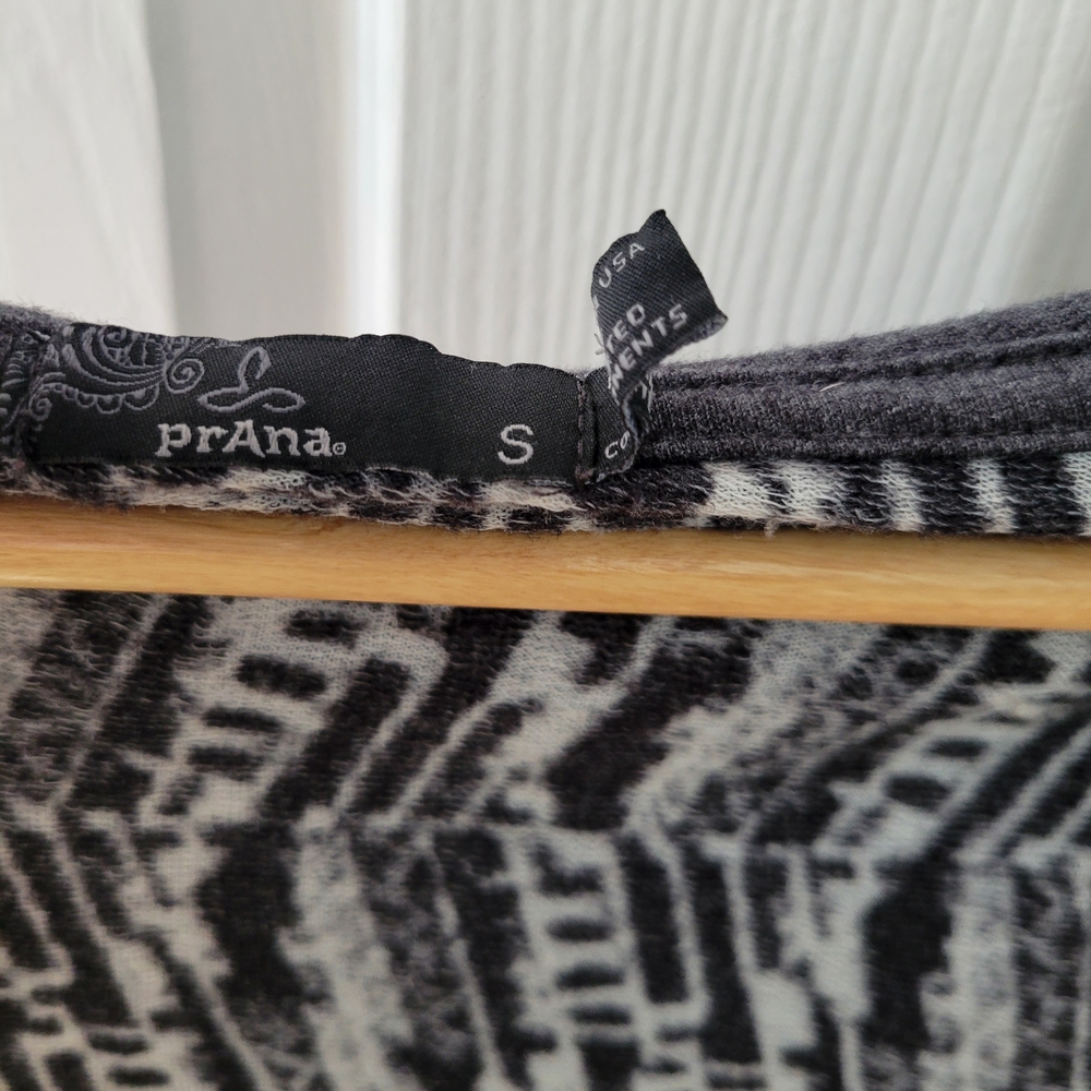 Women's prAna Black and White Geometric Hooded Cardigan Size S - Picture 3 of 3